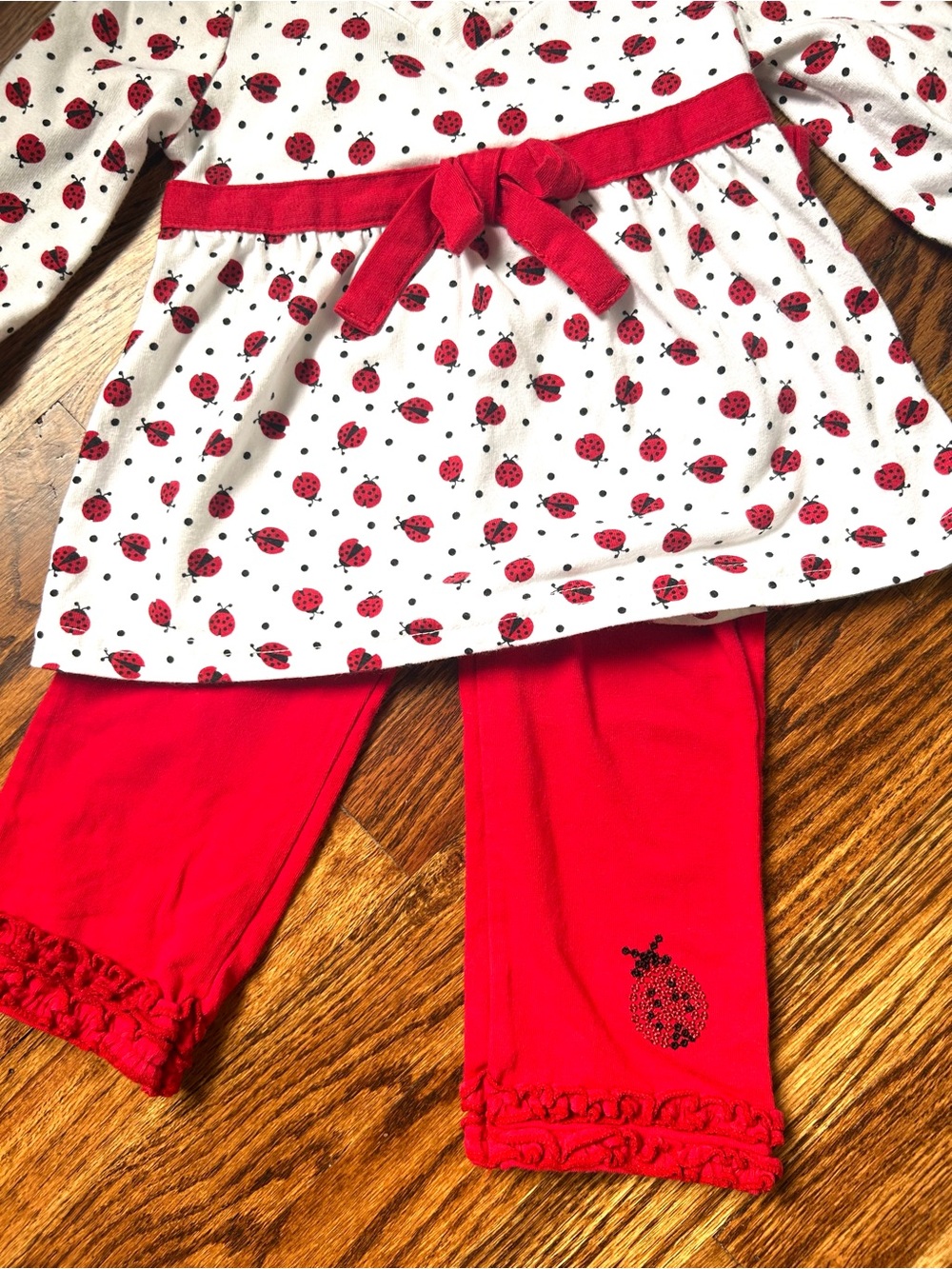 Kidgets Baby Girl Ladybug Tunic & Ruffle Pants Set 12M Red White - Picture 2 of 4